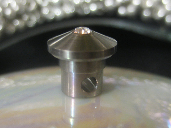 2mm Zylinder mit kleinem Swarovski-Stein
